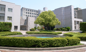 写真：九州大学 芸術工学研究院 外観